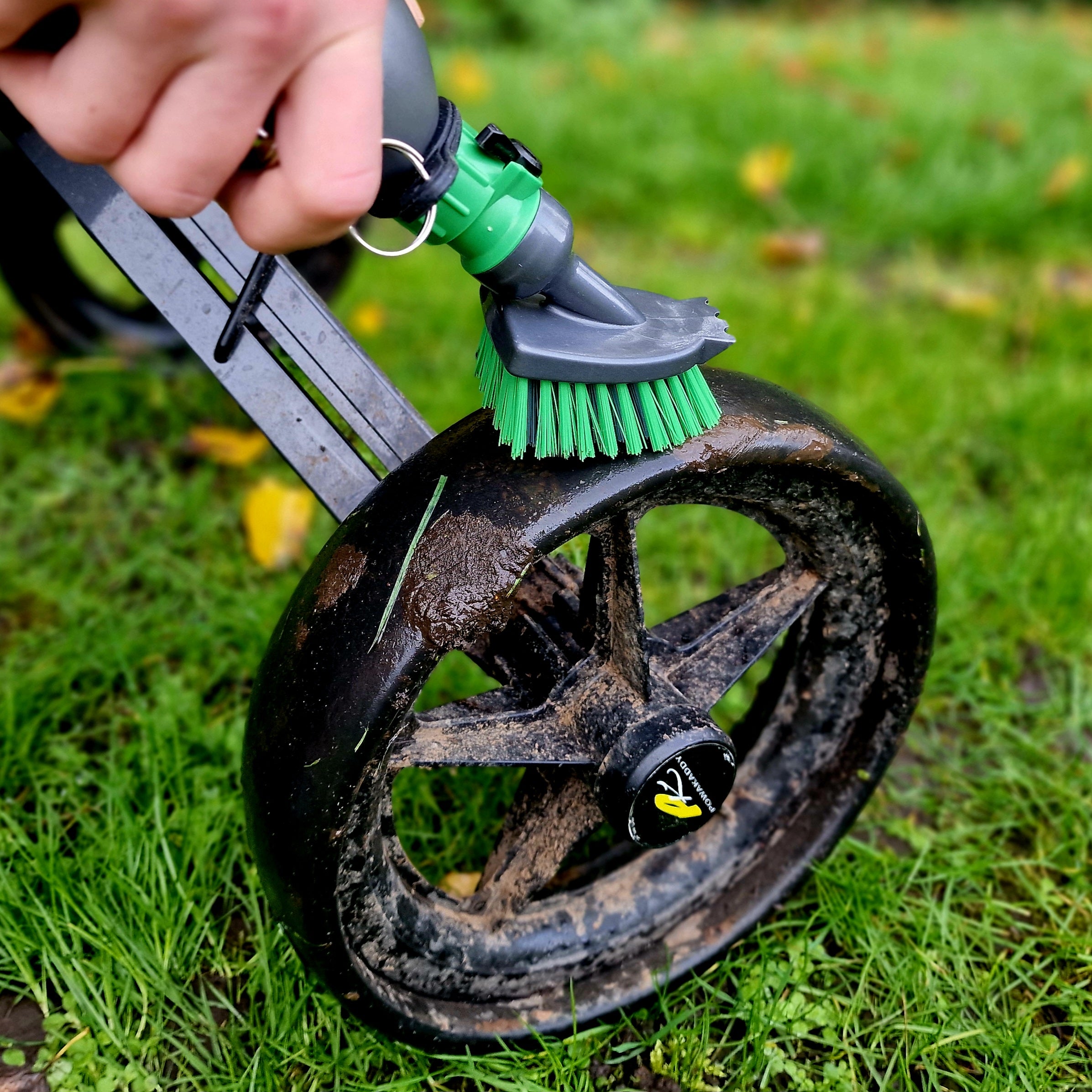 Easily cleans muddy wheels