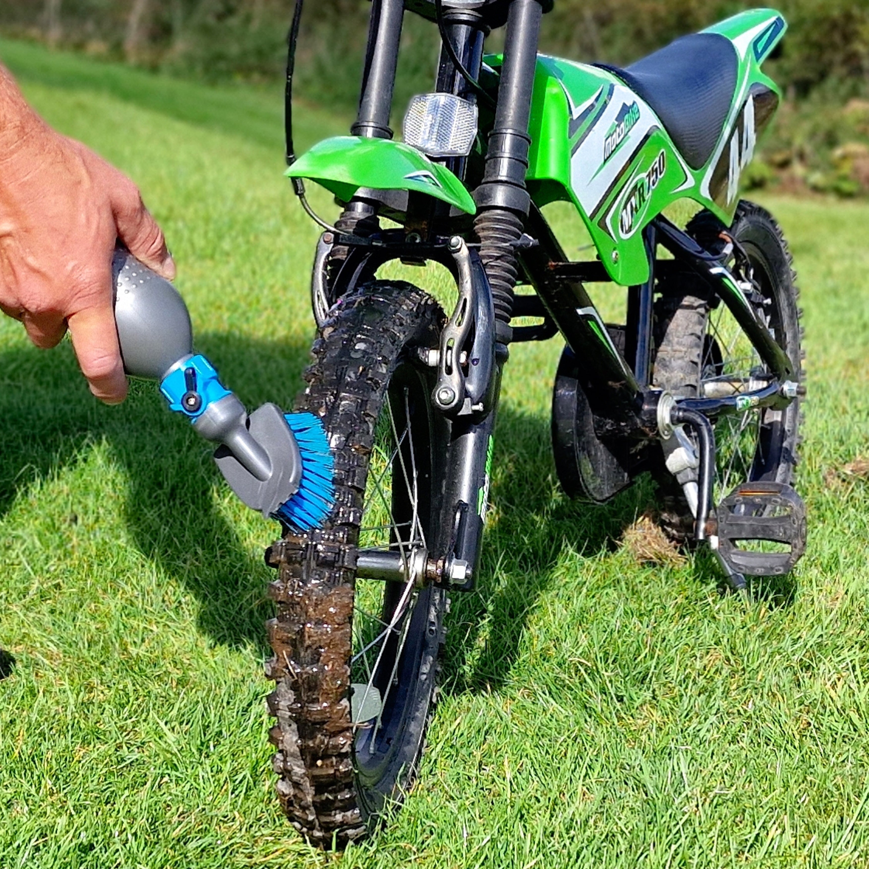 Even bike wheels are easy!